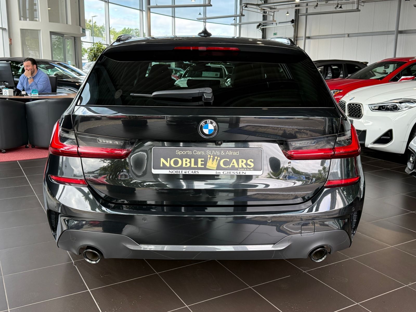 Fahrzeugabbildung BMW 320d xDrive M Sport PANO KAM LED