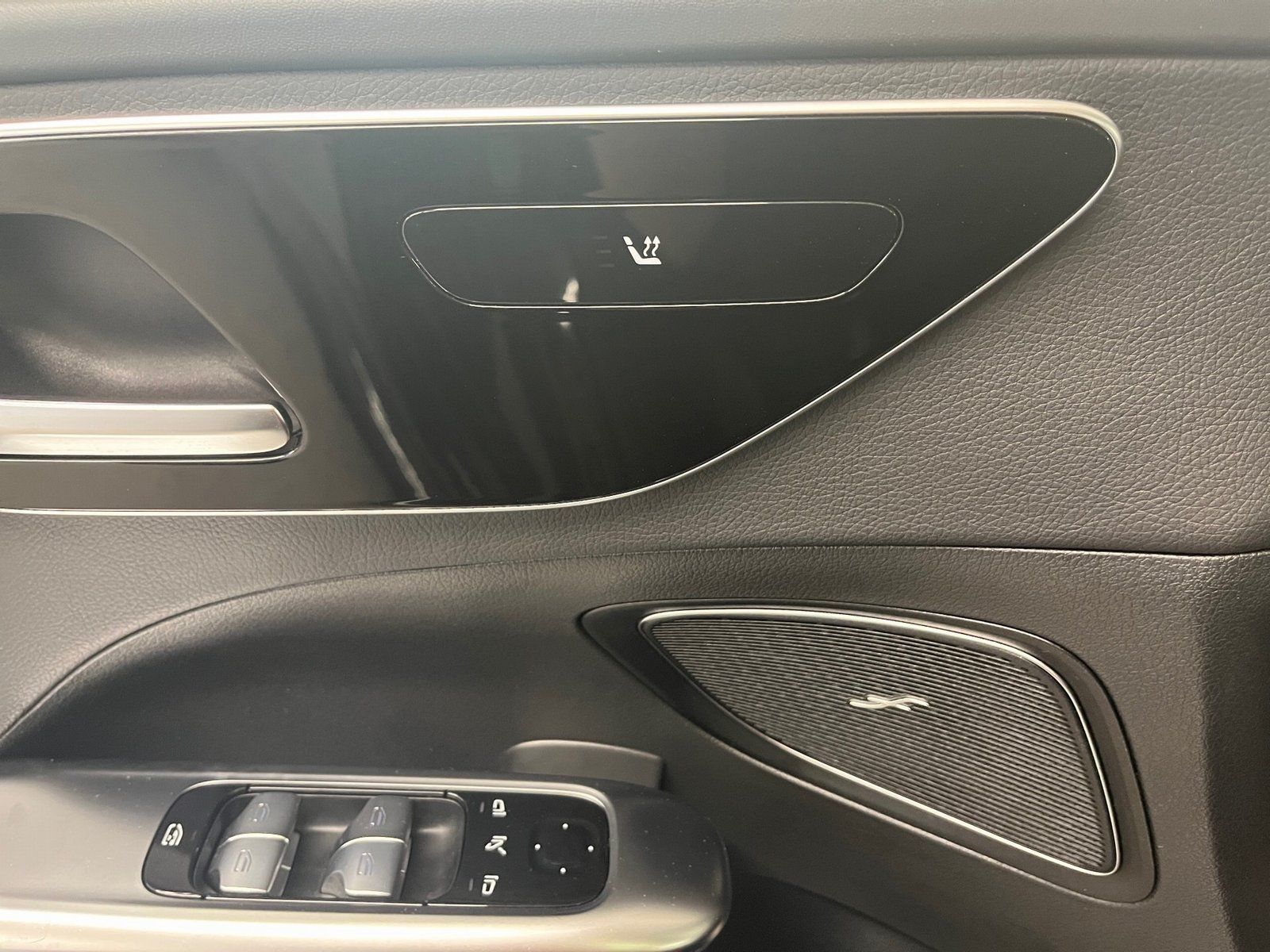Fahrzeugabbildung Mercedes-Benz C 300 d 4M AMG*Pano*Distro*DiGi*360*Night*Sound*
