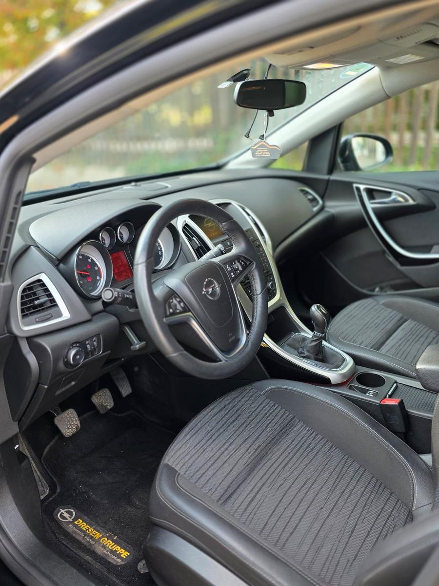 Opel Astra 2014 — photo 10