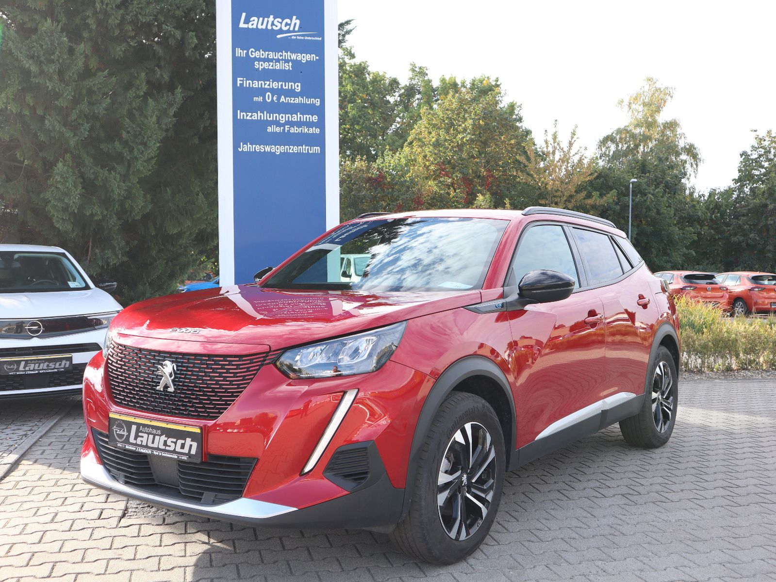 Peugeot e-2008 100kW Allure Pack LED/Klima/180°/Navi imagem 2