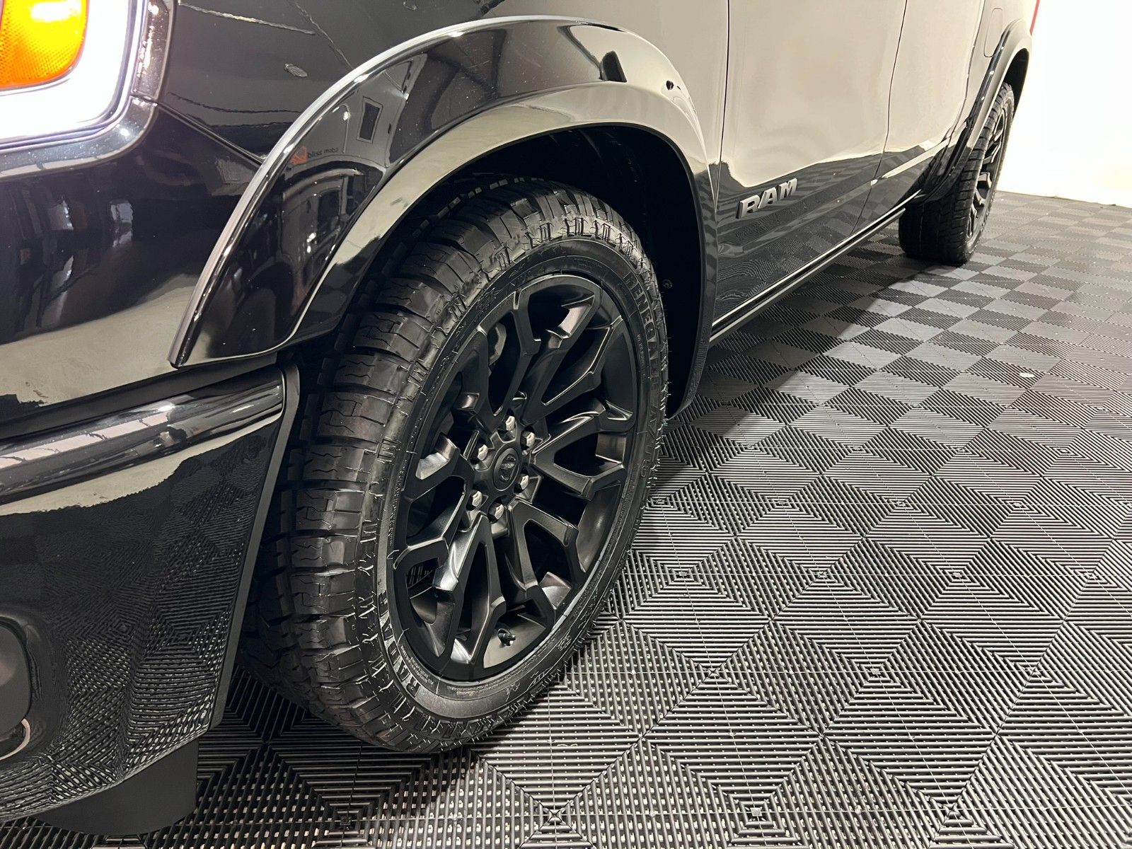 Fahrzeugabbildung Dodge RAM 1500 Limited Night  H/O 3.0L / MFT RTR Ed.