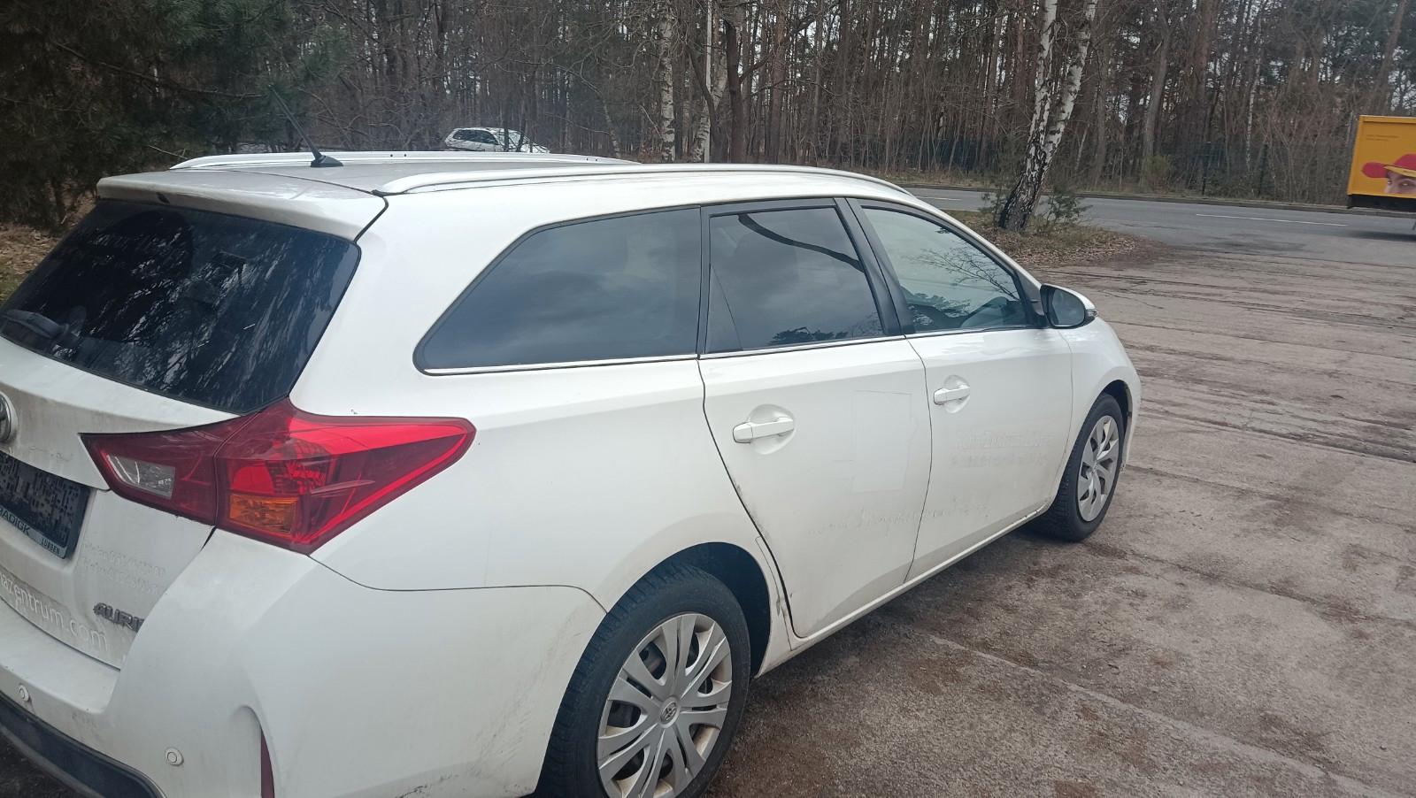 Toyota Auris 2015 — interior