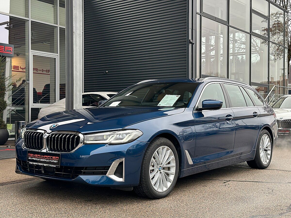 BMW 530e xDrive Touring Luxury Line Aut. / Head U... imagem 2