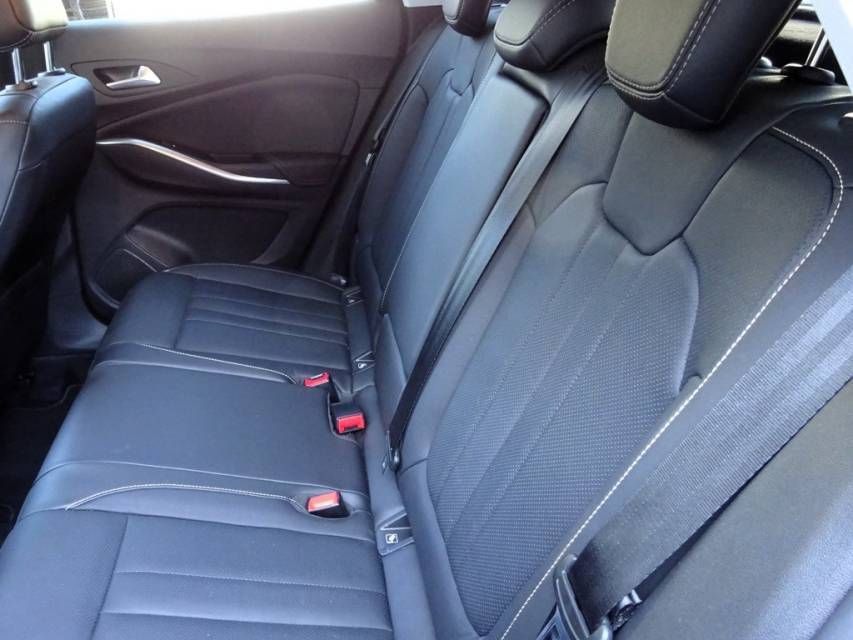 Fahrzeugabbildung Opel Grandland X 1.2 Turbo Ultimate AHK