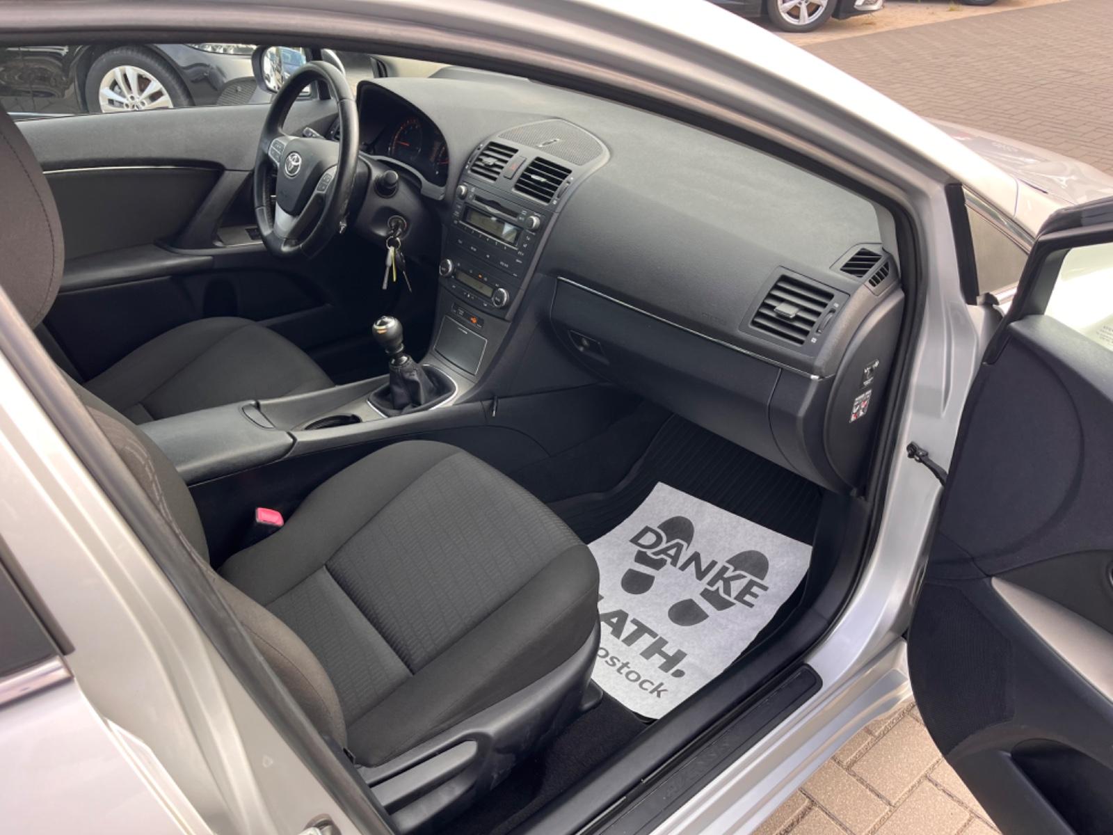 Toyota Avensis 2009 — photo 19