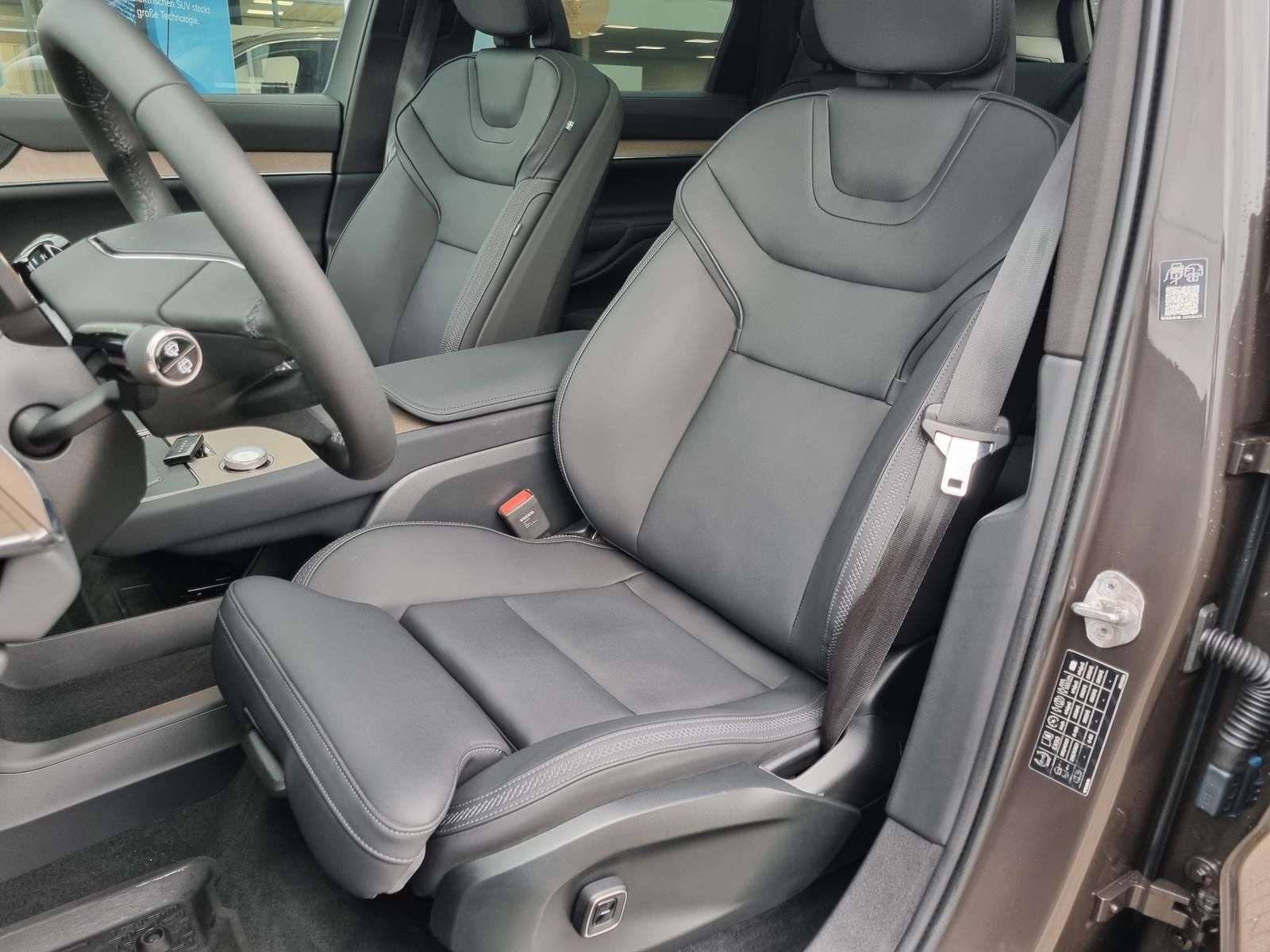 Fahrzeugabbildung Volvo EX90 TWIN AWD Ultra 7-Sitzer 'Ganzjahresreifen,