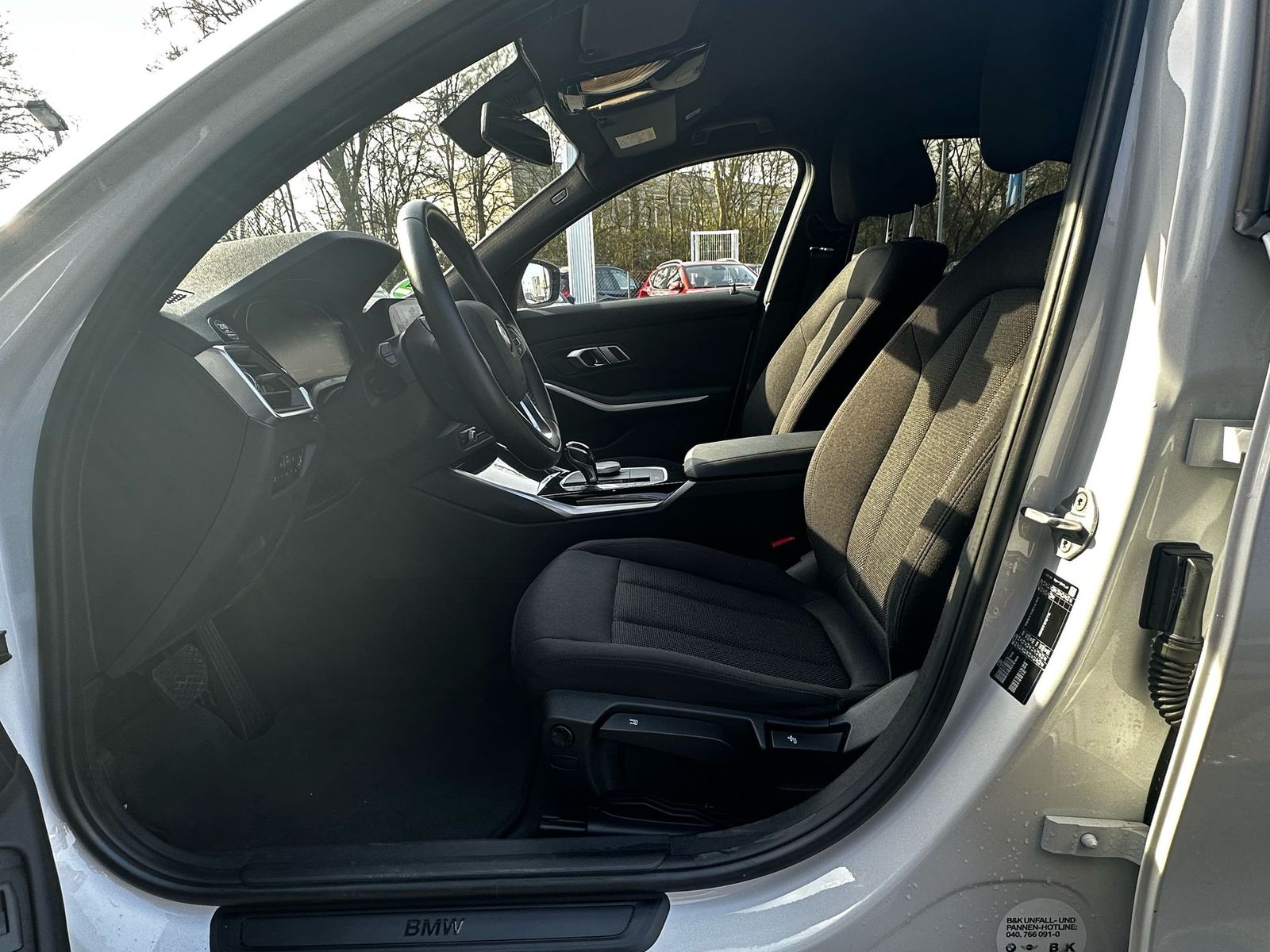Fahrzeugabbildung BMW 318d Aut Advan Tou VIRTU+PROF+NAVI+SHZ+LED+PDC+M