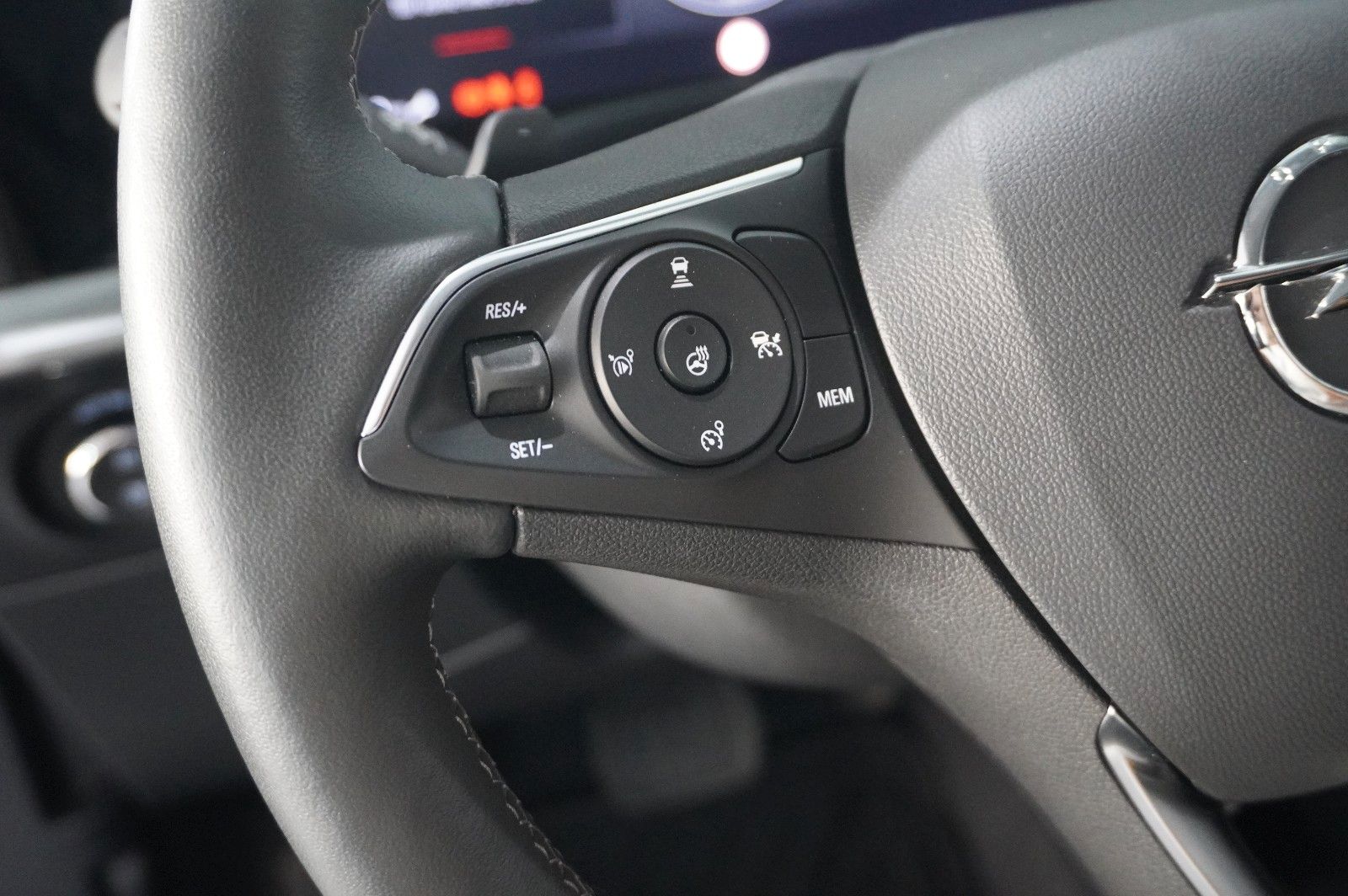 Fahrzeugabbildung Opel Mokka 1.2T ELEGANCE NAVI/LED/KAMERA/SH/SPORT/DAB