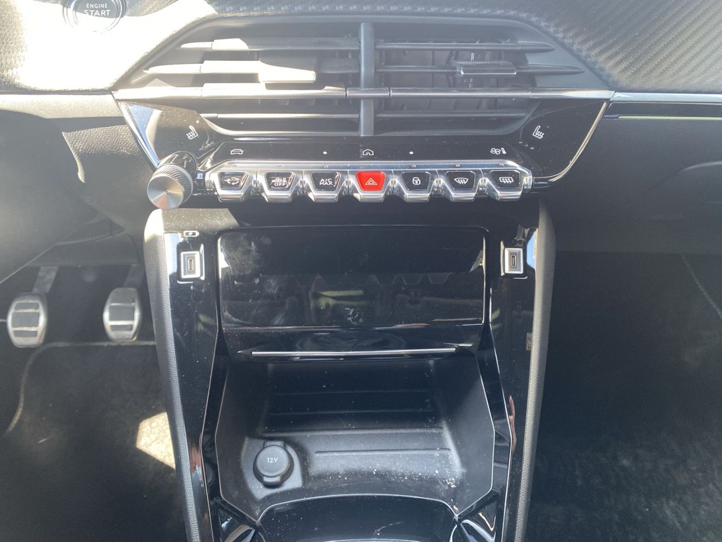 Fahrzeugabbildung Peugeot 208 GT 1.2 PureTech 100 EU6e *Navi*RFK*Sitzh.*LE