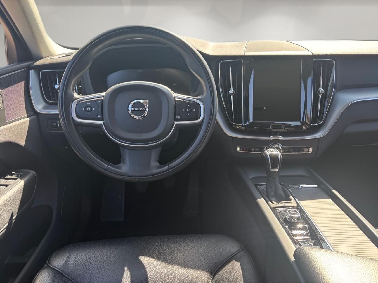 Fahrzeugabbildung Volvo XC60 Momentum Pro 2WD