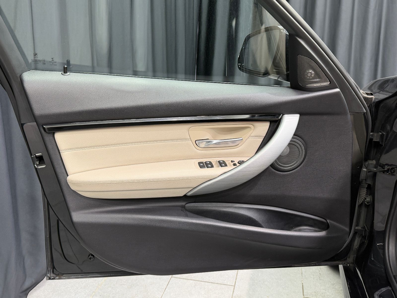 Fahrzeugabbildung BMW 335d xDrive Limo M Sport|H&K|PANO|HuD|VOLL