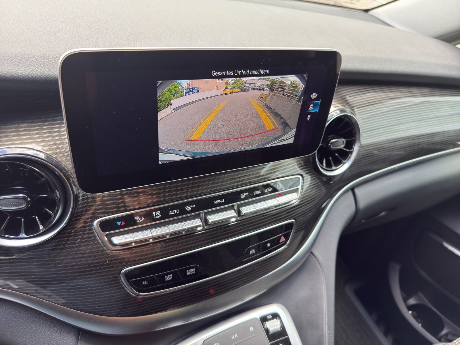 Fahrzeugabbildung Mercedes-Benz V 300 d L EDITION DISTRO AHK MBUX ILS el.Heckkla