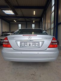 Mercedes E 200 - 5
