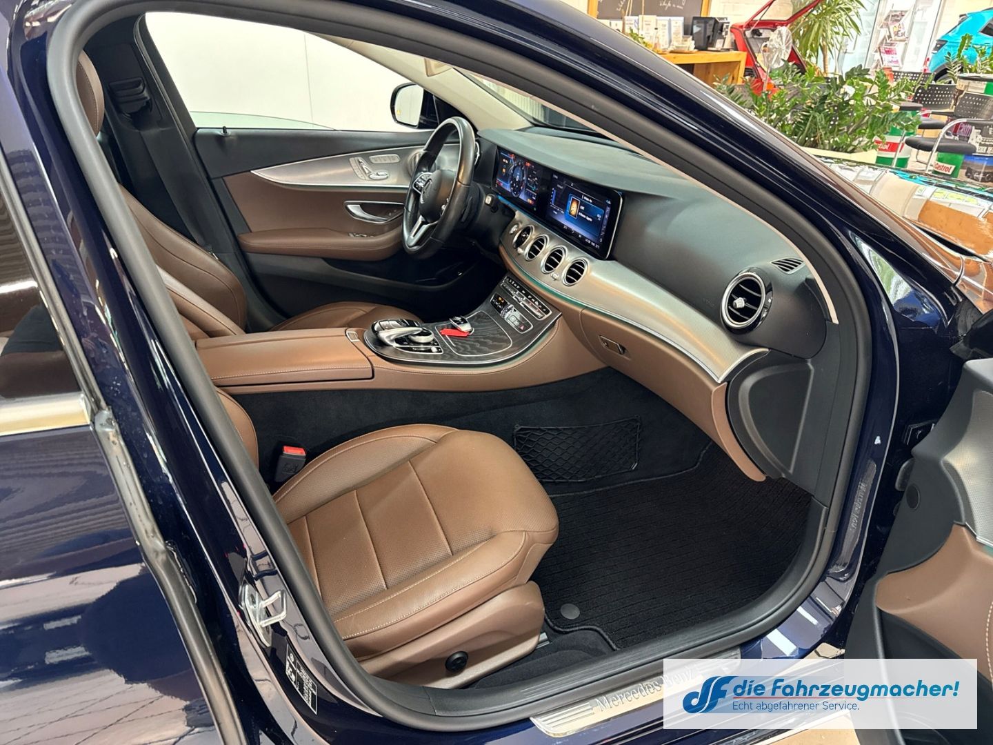 Fahrzeugabbildung Mercedes-Benz E 400 4Matic EU6d-T Luftfederung AD Niveau Navi