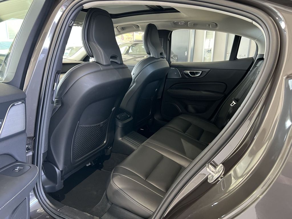 Volvo S60 T8 Ultimate Dark Recharge AWD Massage B&W