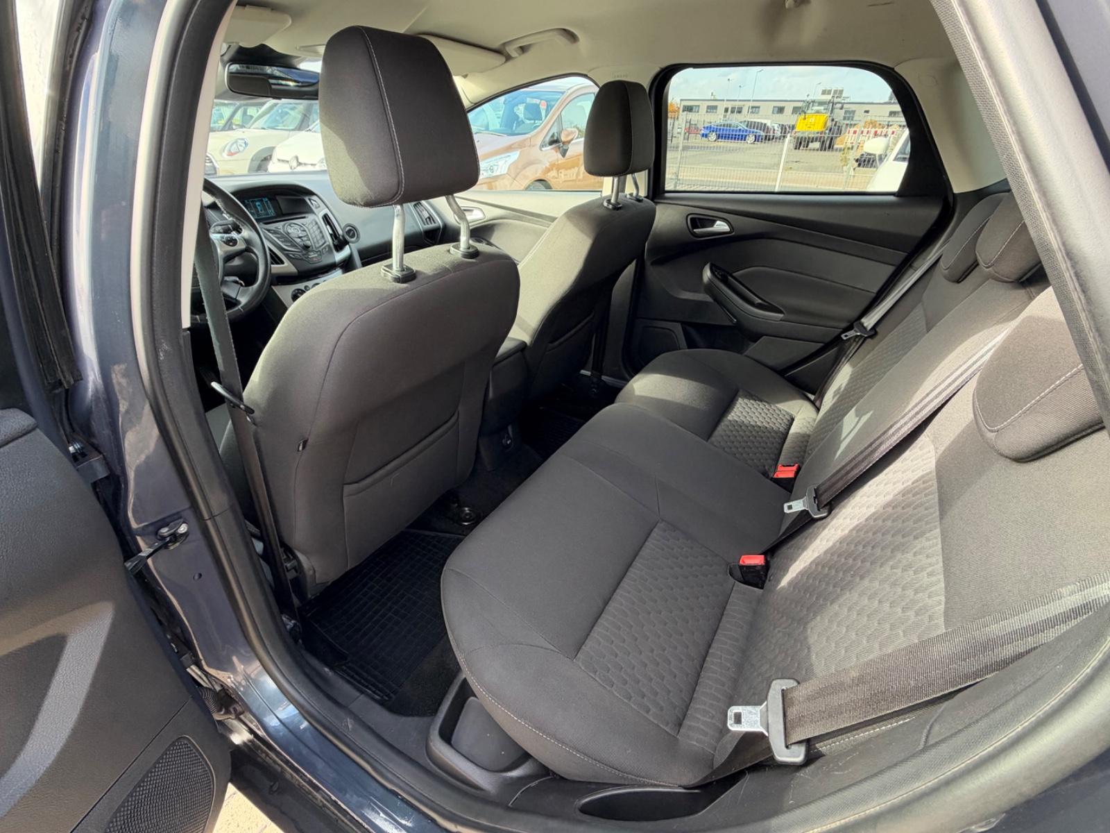 Ford Focus 2014 — photo 13