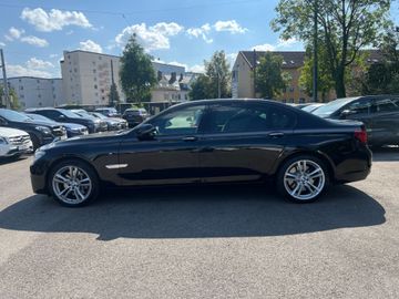 BMW 750 - 4