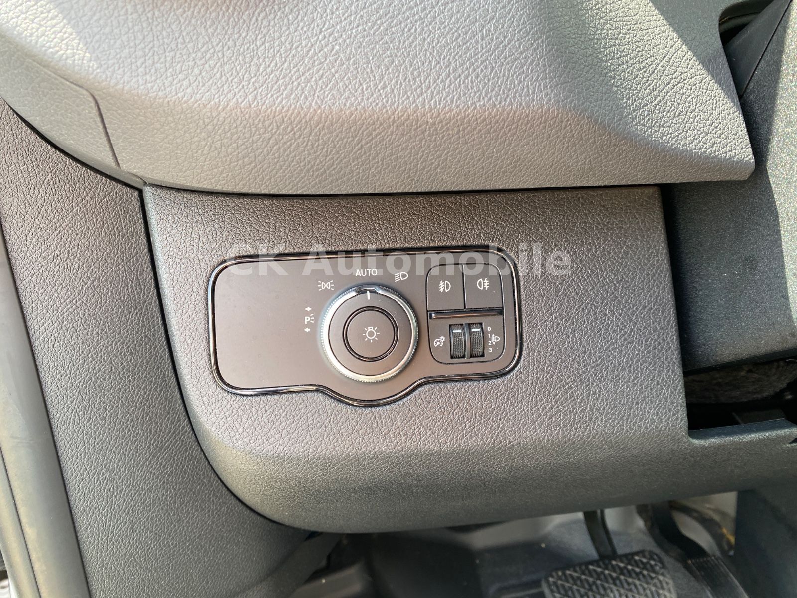 Fahrzeugabbildung Mercedes-Benz Sprinter III Mixto 319CDI Autom./5 Sitze/Navi