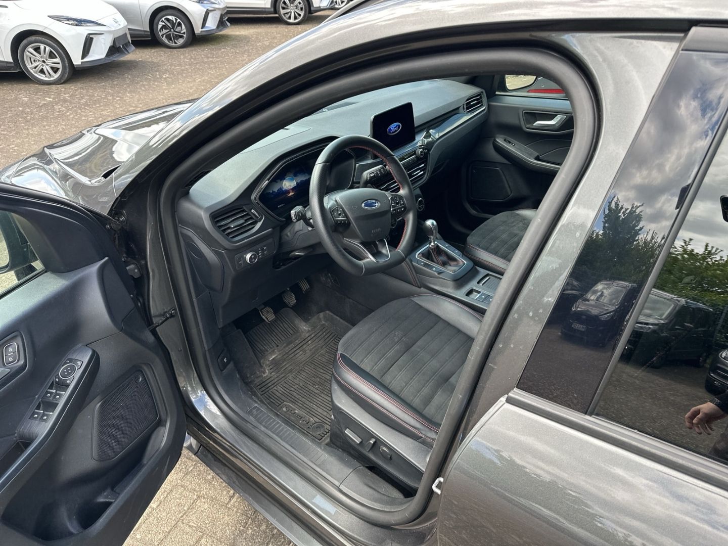 Fahrzeugabbildung Ford Kuga ST-Line X 1.5 EcoBoost EU6d HUD Navi Digita