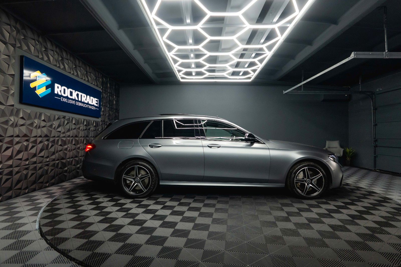 Fahrzeugabbildung Mercedes-Benz E 300de AMG Night-Paket Designo *Pano*ACC*LED*