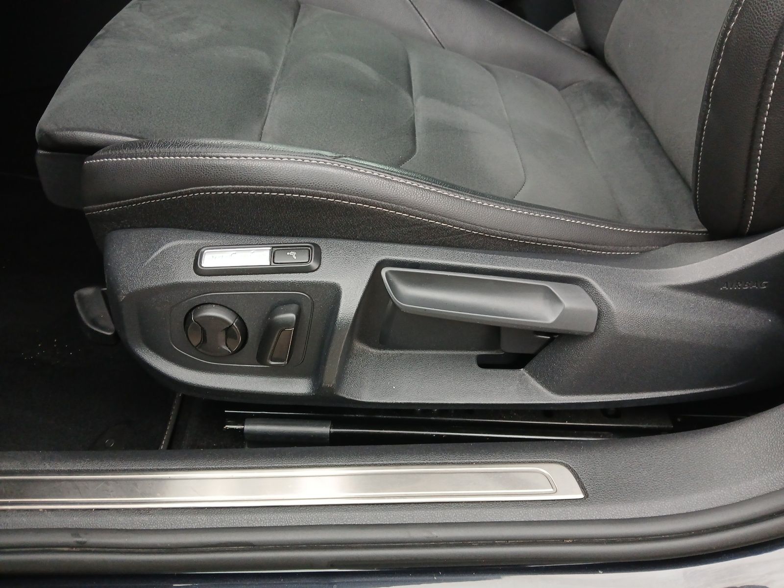 Fahrzeugabbildung Volkswagen Arteon SB TDI R-Line DSG 4M Matrix AHK AID ACC R