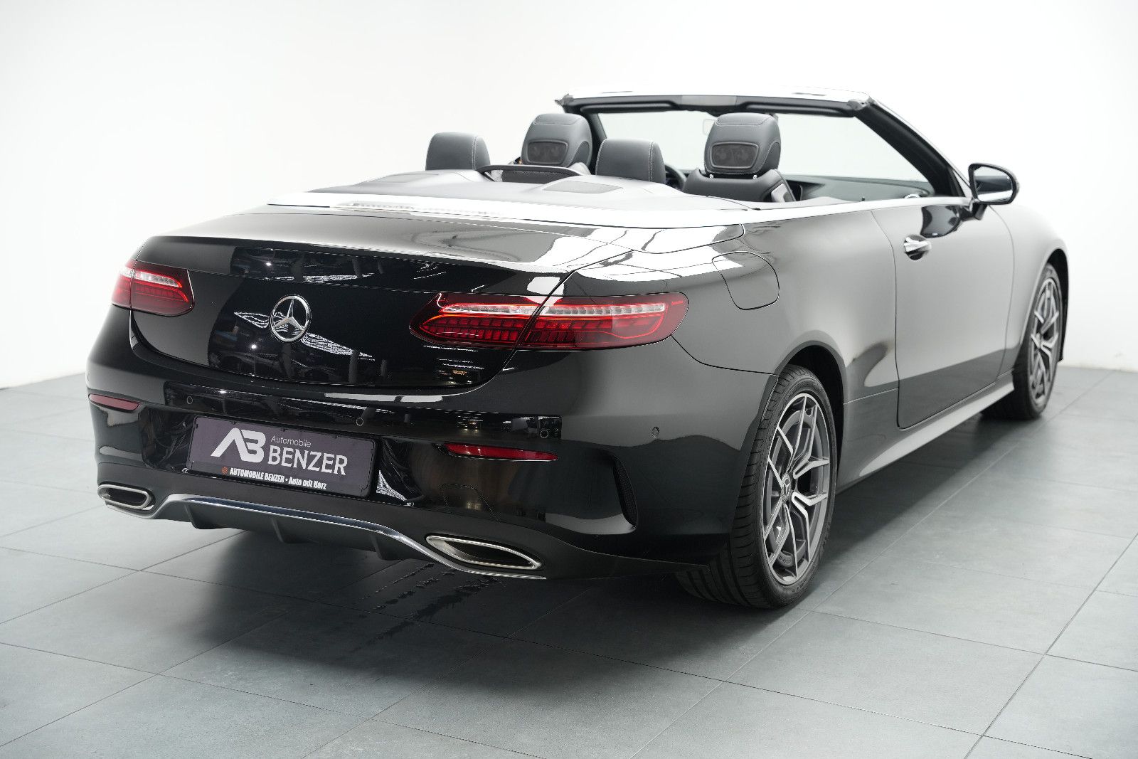 Fahrzeugabbildung Mercedes-Benz E 450 Cabrio AMG/BURMESTER/HUD/AMBIENTE/MASSAGE/