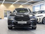 BMW X6 M50i BLACK VERMILION -HUD PANO ACC AHK NAVI S - BMW X6 M50 aus 2022