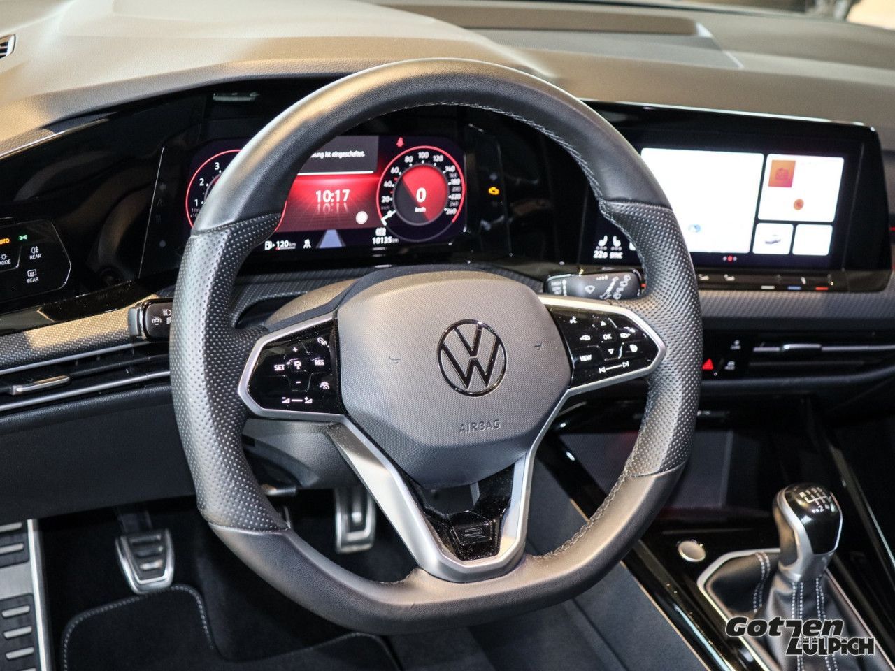 Fahrzeugabbildung Volkswagen Golf VIII Variant R-Line 1.5 TSI Navi AHK LED