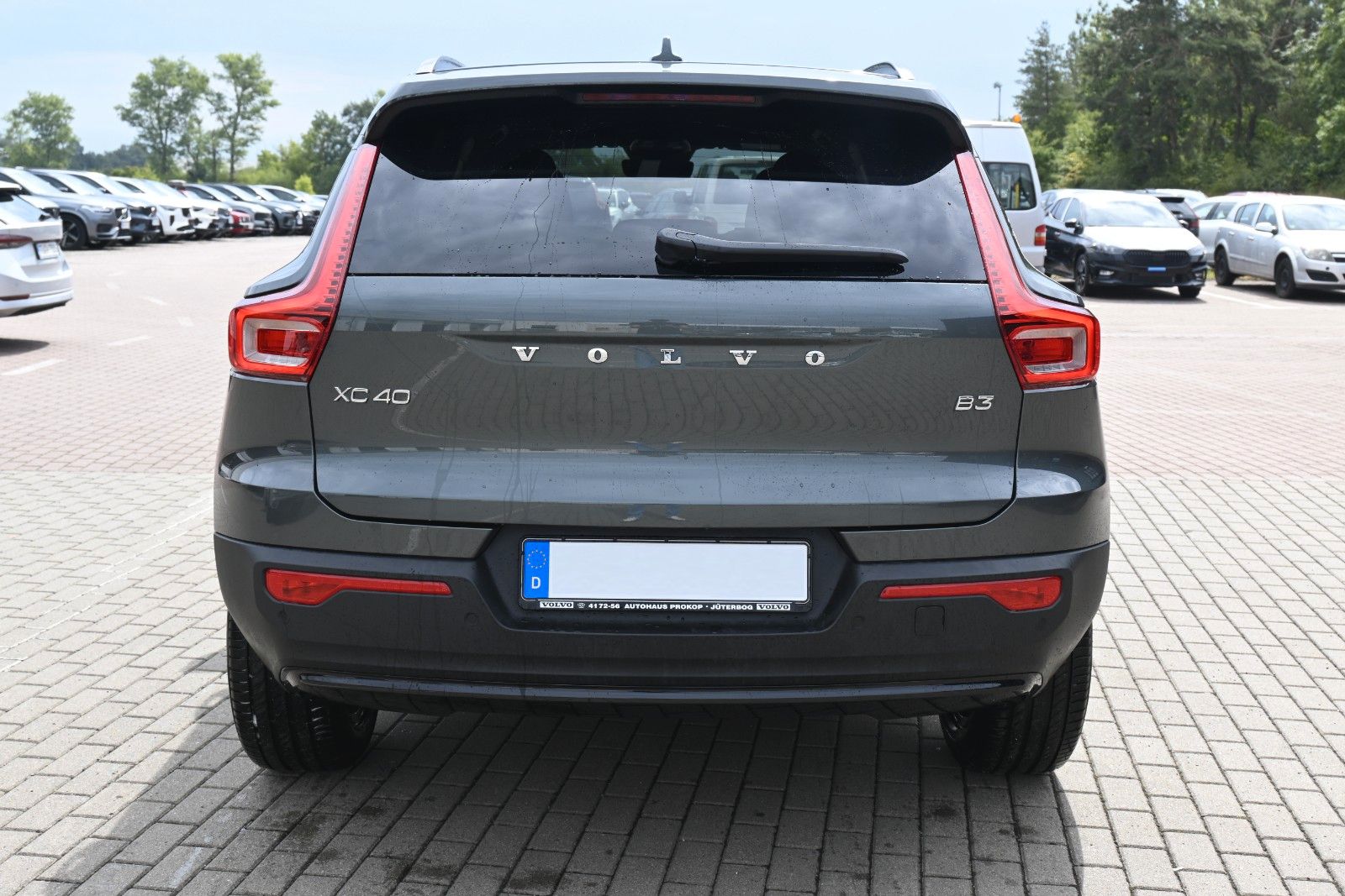 Fahrzeugabbildung Volvo XC40 B3 DKG Plus Dark*STDHZG*360°*H&K*ACC