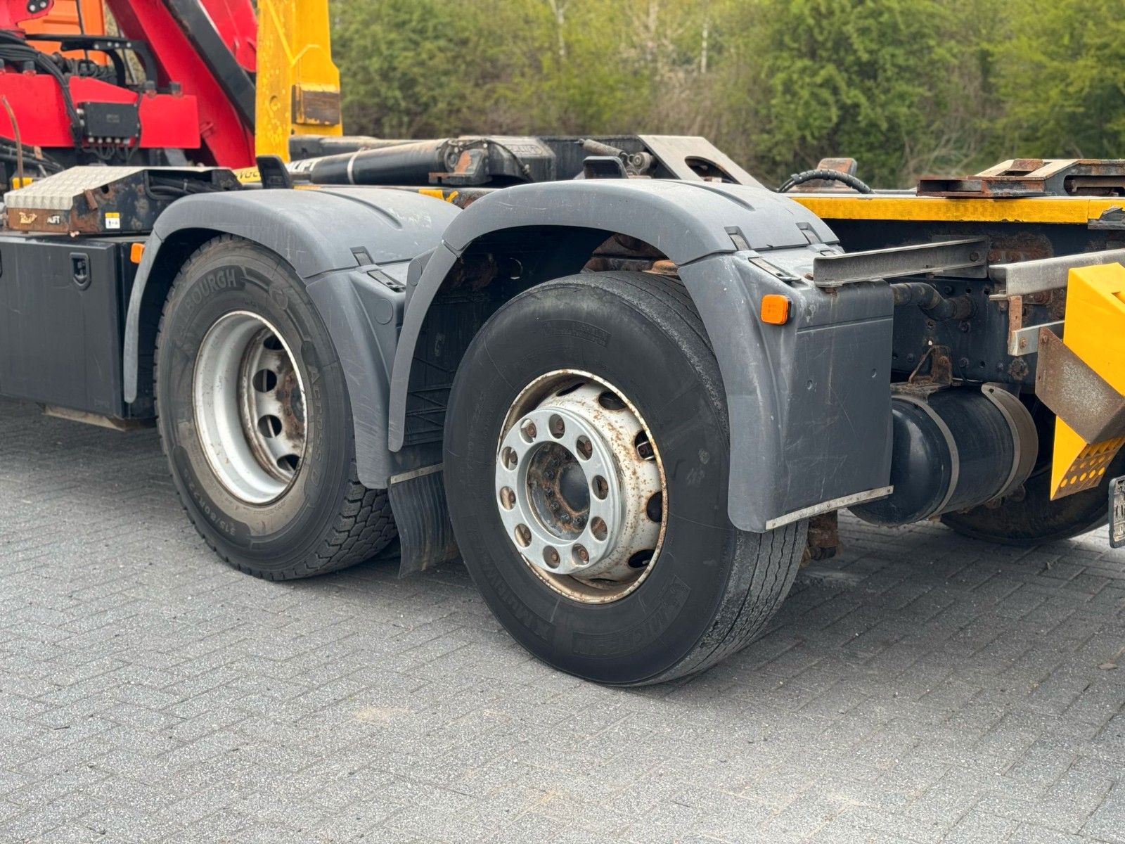 Fahrzeugabbildung MAN TGS 26.440 6x2-4 BL Abrollkipper / Kran