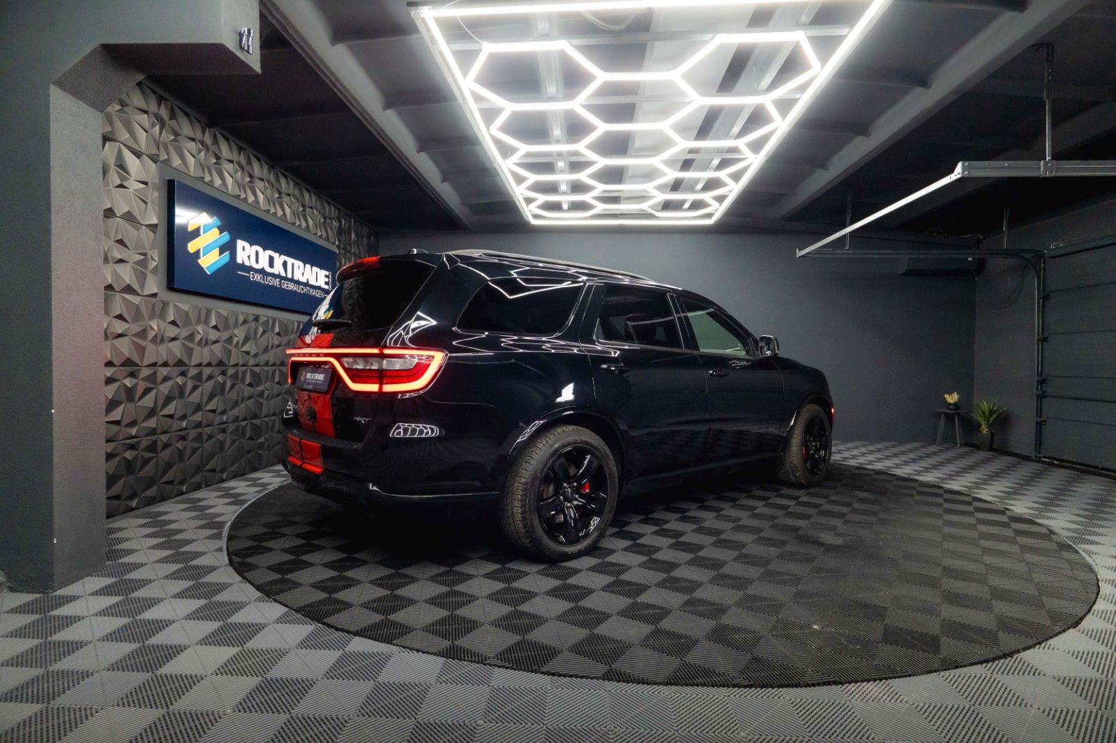 Fahrzeugabbildung Dodge Durango 6.4 V8 SRT Performance 4x4 Night-Paket