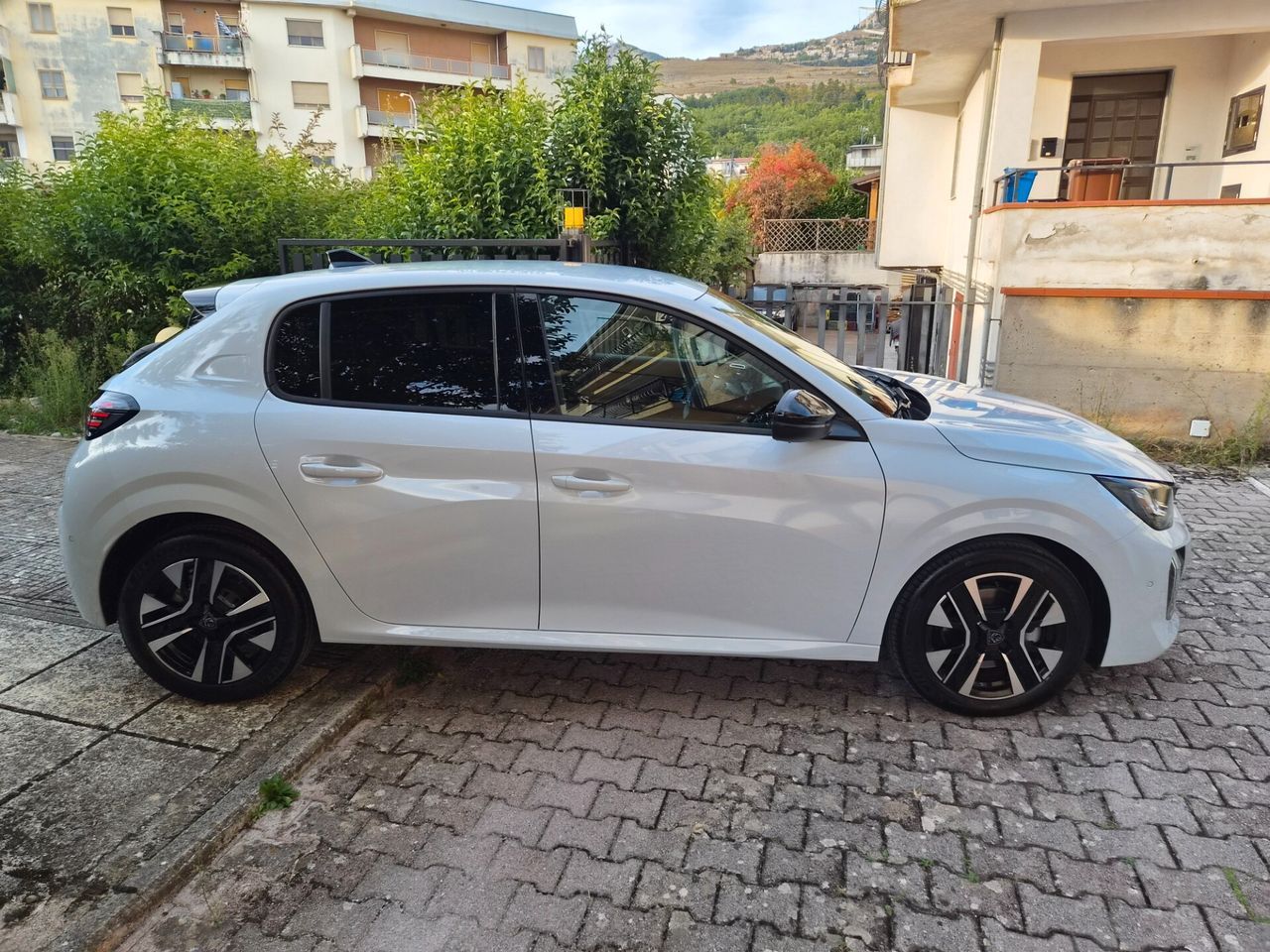 Peugeot 208 1.2 PURETECH ALLURE FULL OPTIONAL imagem 3