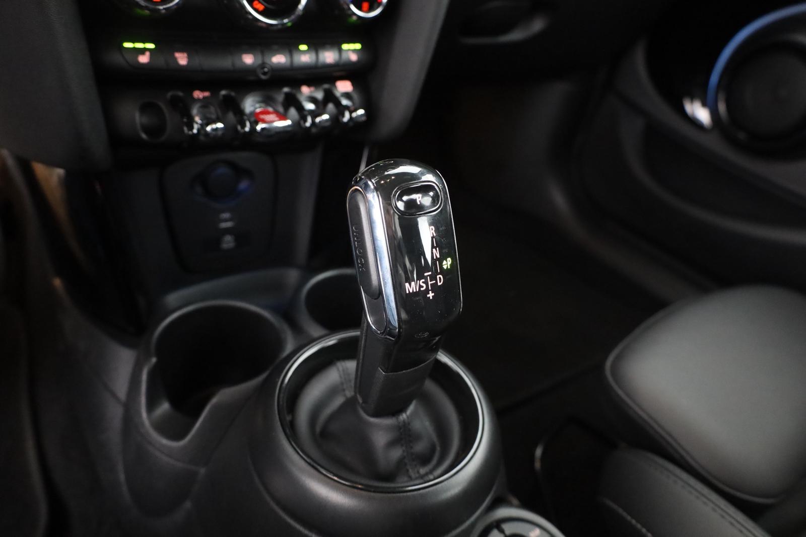MINI Cooper 1.5 Classic Trim LED Navi Kamera Leder