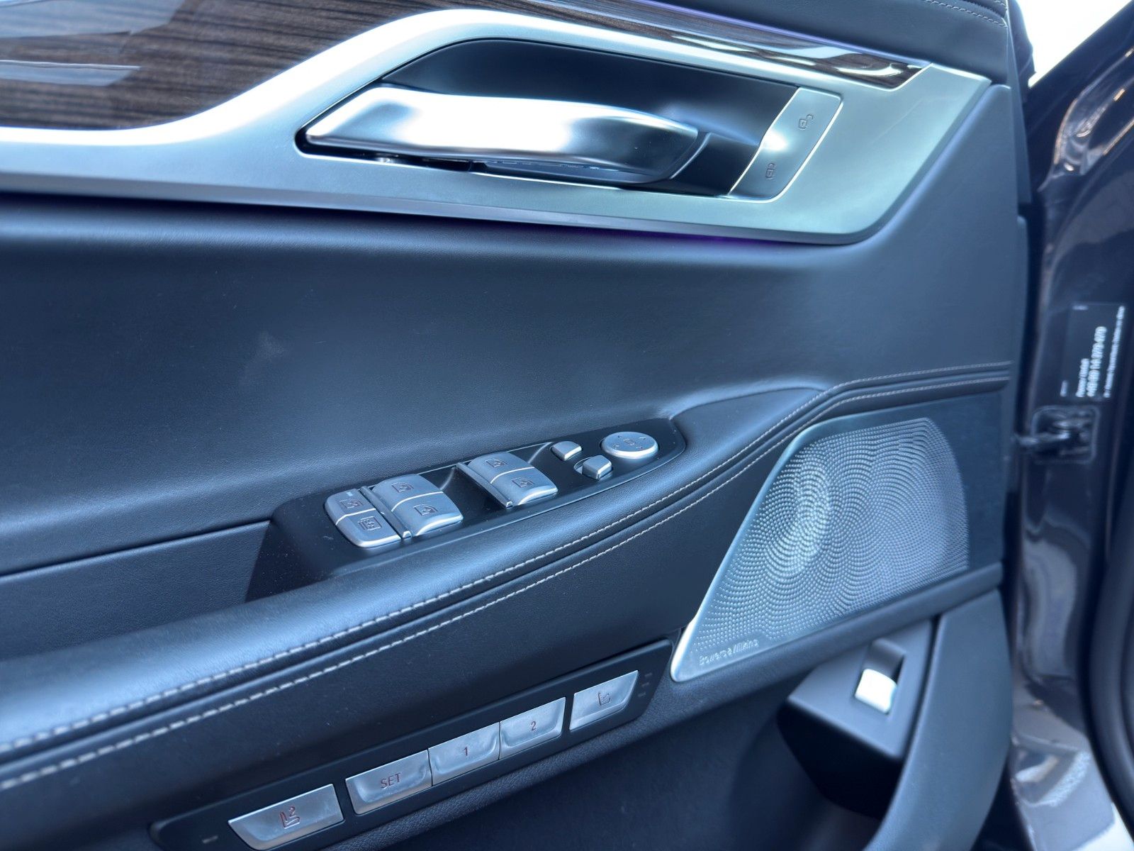 Fahrzeugabbildung BMW 750i xDrive*StHeiz*B&W*Head-Up*Schiebedach*Laser