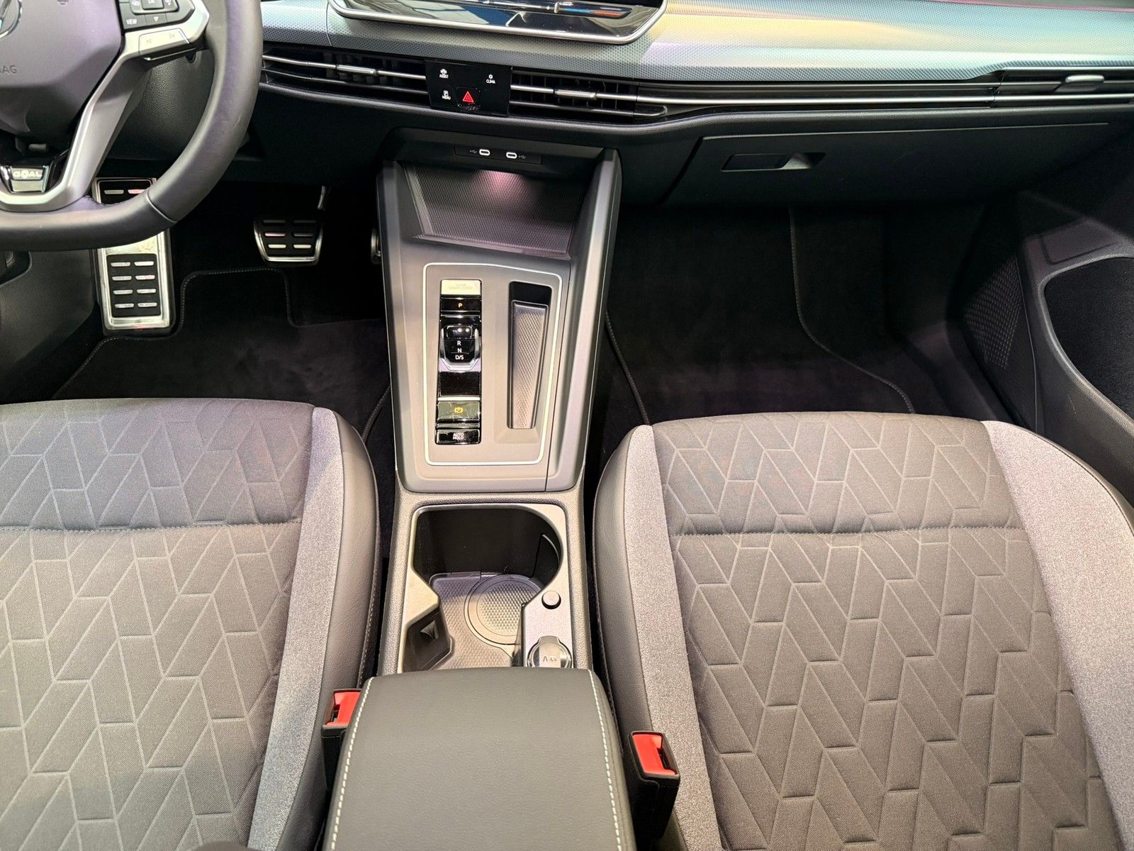 Fahrzeugabbildung Volkswagen Golf VIII Var. Goal 1.5 eTSI DSG +Kamera+Keyless