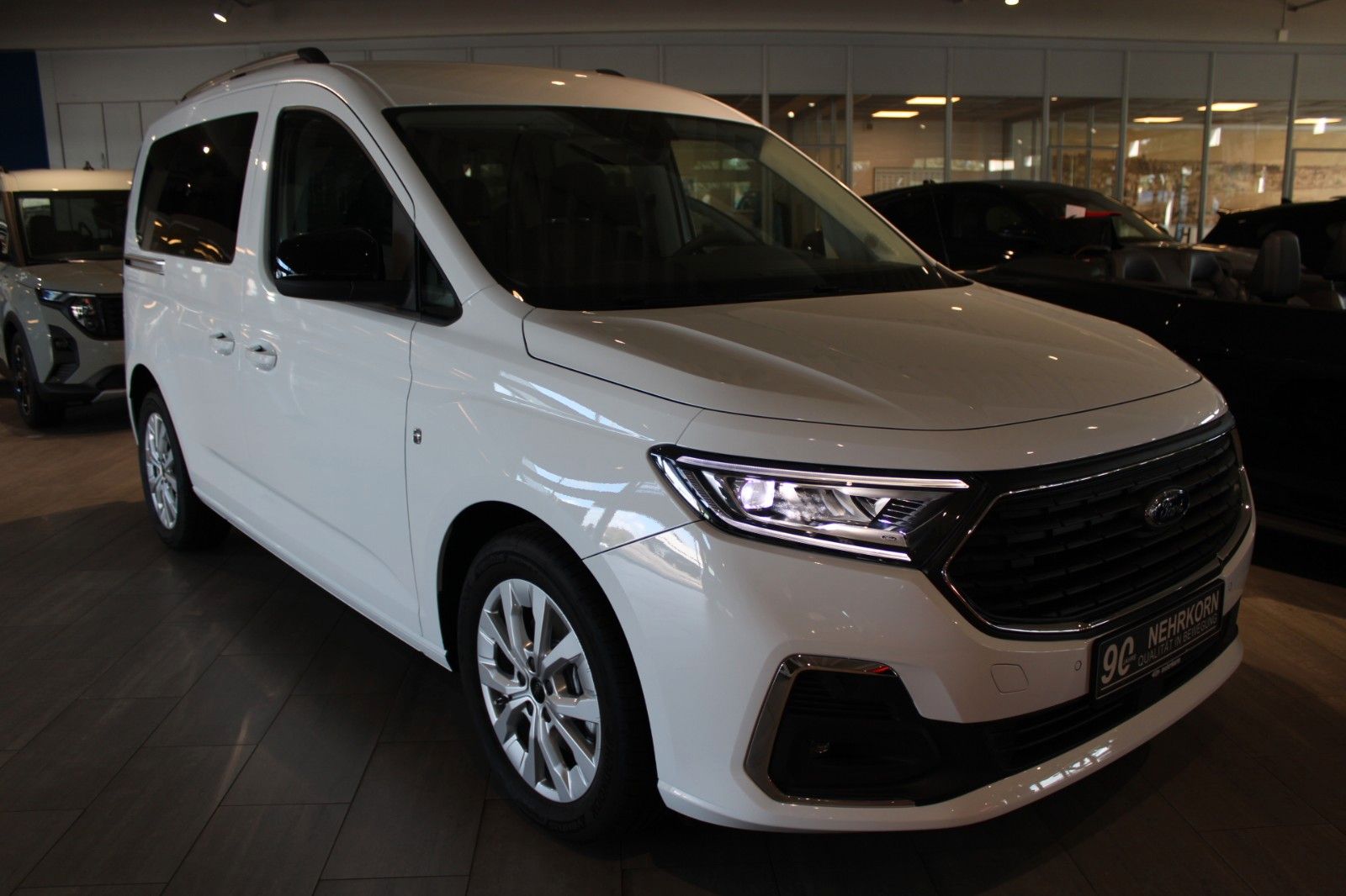Fahrzeugabbildung Ford Tourneo Connect PHEV Titanium LED IAAC WinterP.