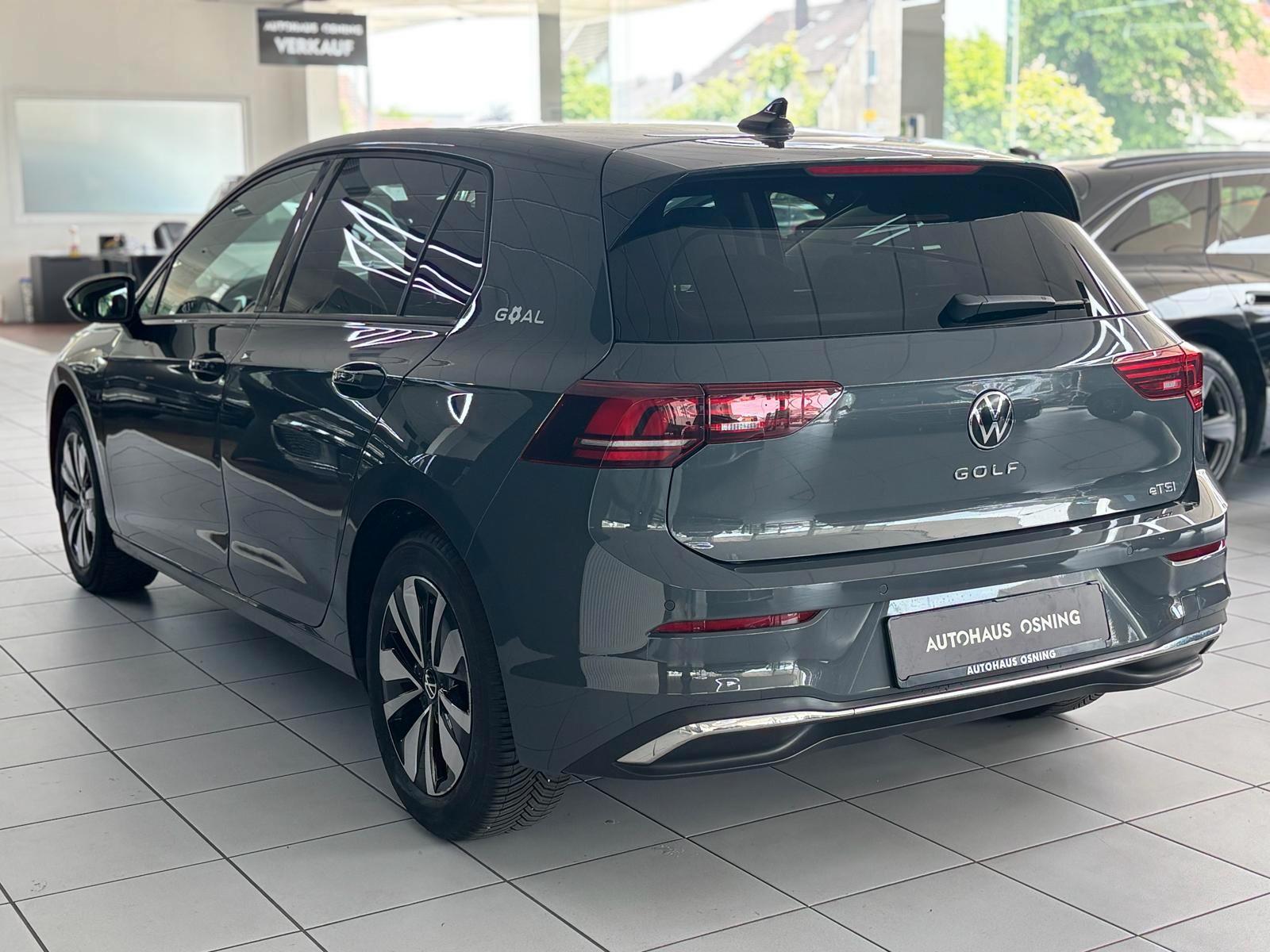 Volkswagen Golf VIII Lim. 1.5 eTSI 1.HAND GOAL NAVI DSG LED, миниатюра 4