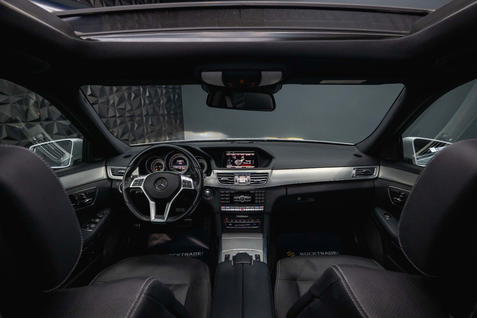 Fahrzeugabbildung Mercedes-Benz E 500 V8 CGI AMG Sport *Airmatic*Pano*ACC*H&K*