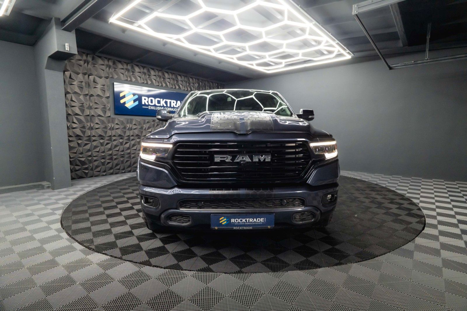 Fahrzeugabbildung Dodge RAM 5.7 V8 HEMI 4x4 OFFROAD Night Limited 19%