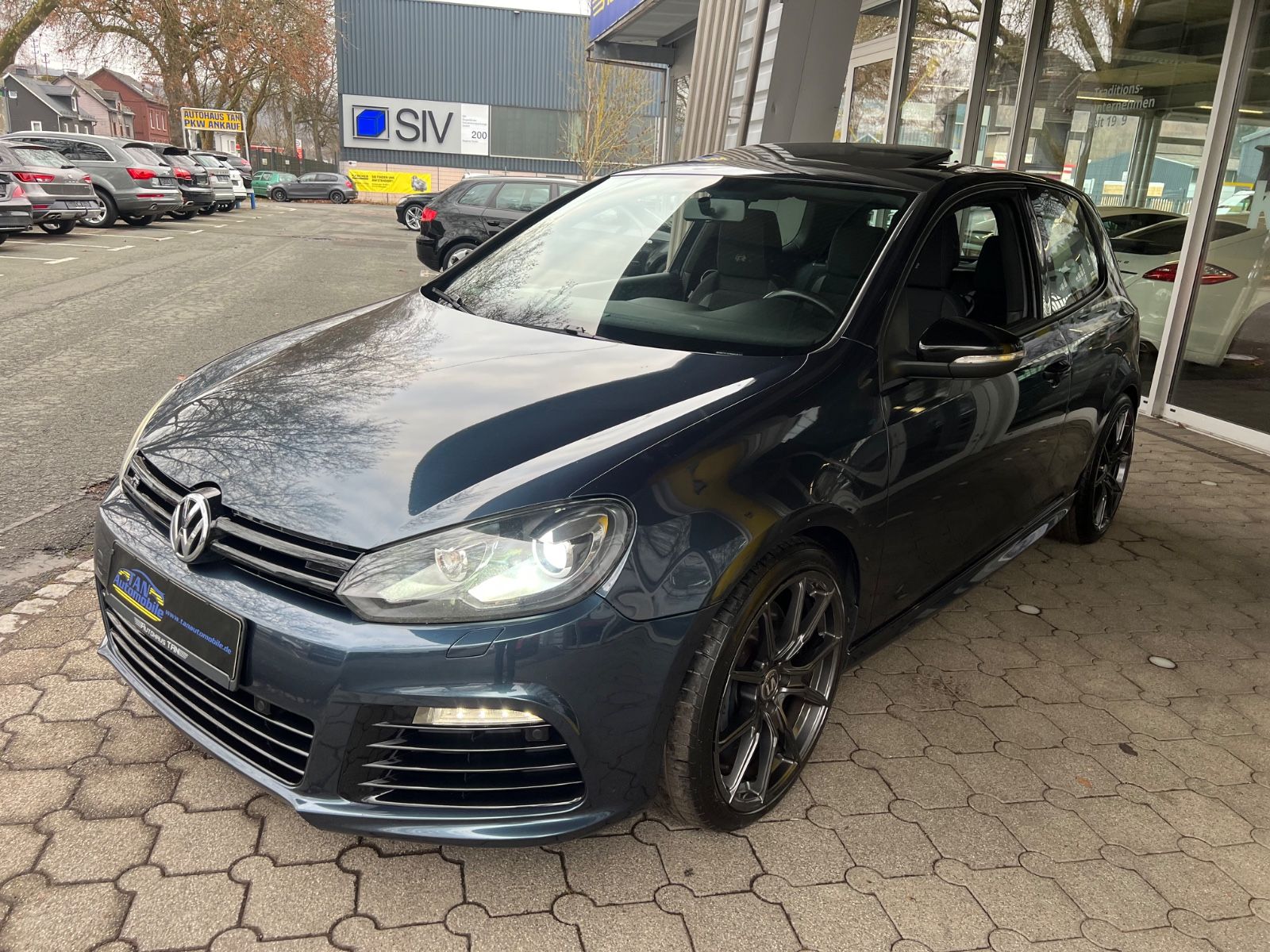 Fahrzeugabbildung Volkswagen Golf VI R 4Motion *SCHIEBEDACH*KEYLESS*XENON*