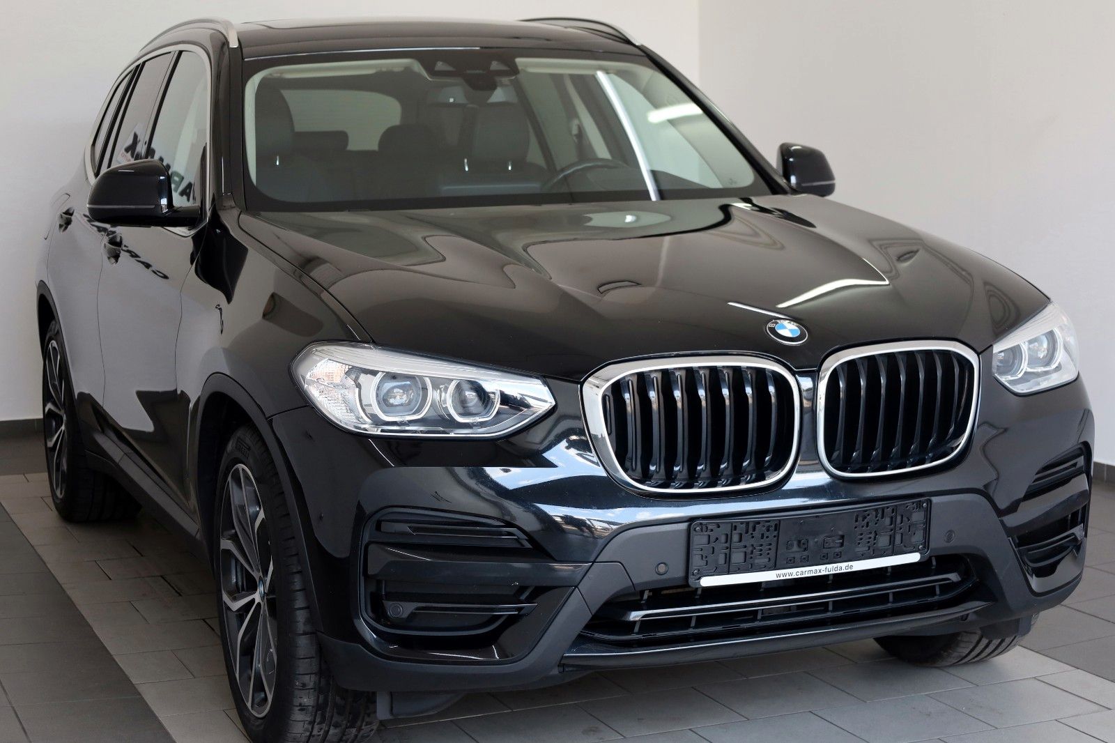 Fahrzeugabbildung BMW X3 xDrive 20d Advantage,Leder,Navi,HUD,PanoD,AHK