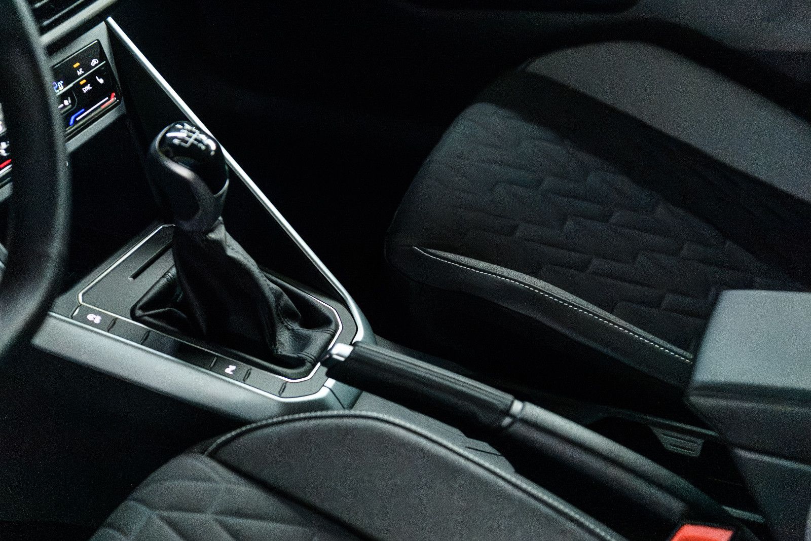 Fahrzeugabbildung Volkswagen Taigo Goal 1.0 TSI LED+NAVI+ACC+APP+SHZ+5 J.GAR.