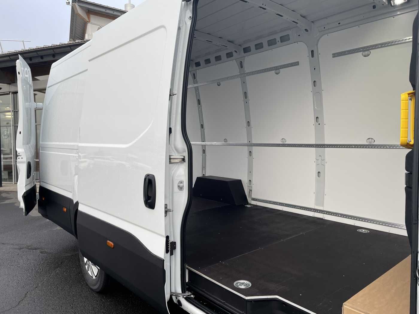 Fahrzeugabbildung Iveco Daily 35S18 A8 3.0L *AHK*Automatik*LED*Standh*