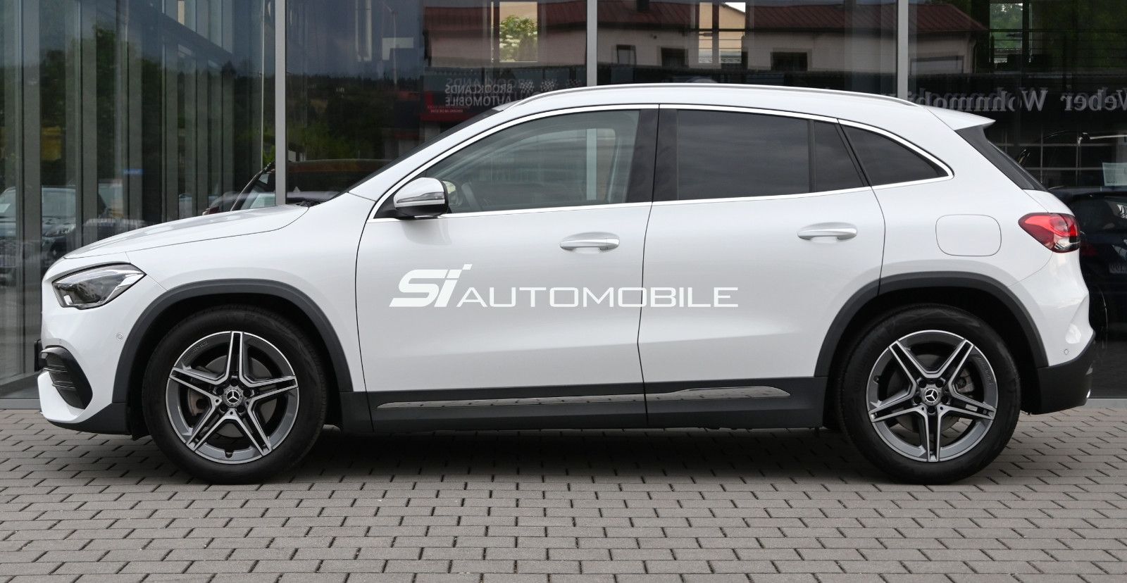 Fahrzeugabbildung Mercedes-Benz GLA 250 DCT AMG Line °DISTRONIC°HUD°STANDHEIZUNG