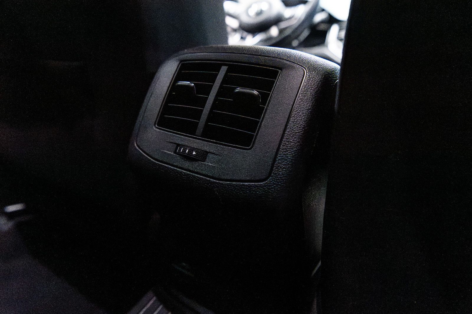 Fahrzeugabbildung Volkswagen T-Roc Sport 2.0 DSG 4Motion AHK SHZ ACC