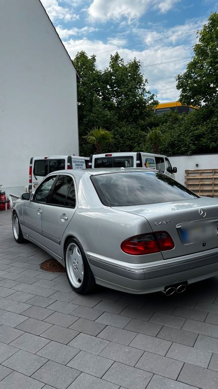 Image of Mercedes-Benz E 430