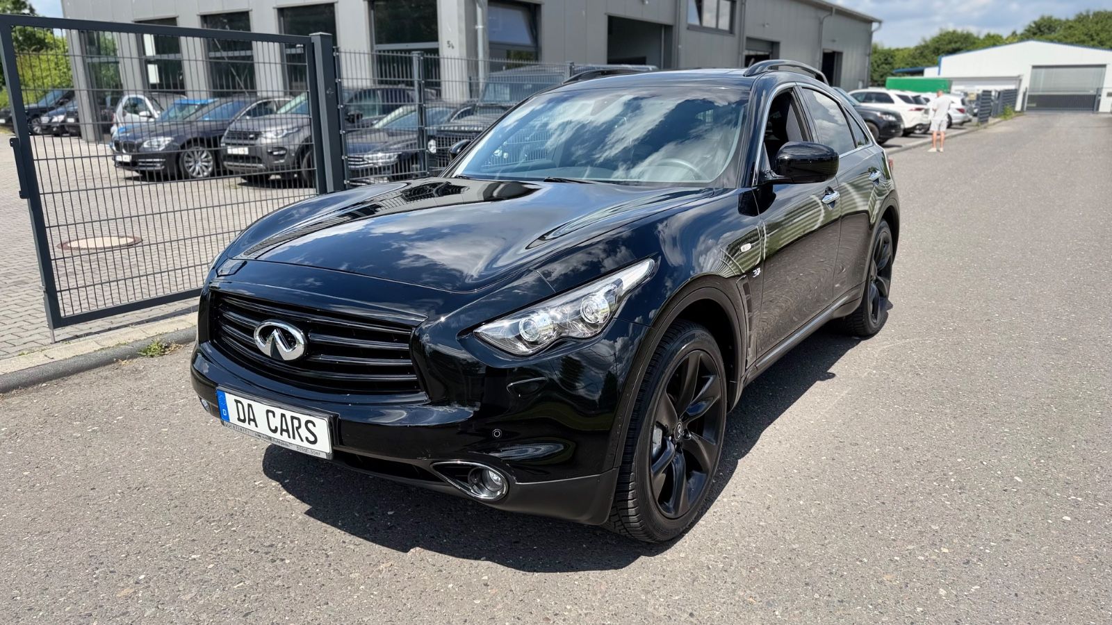 INFINITI QX70