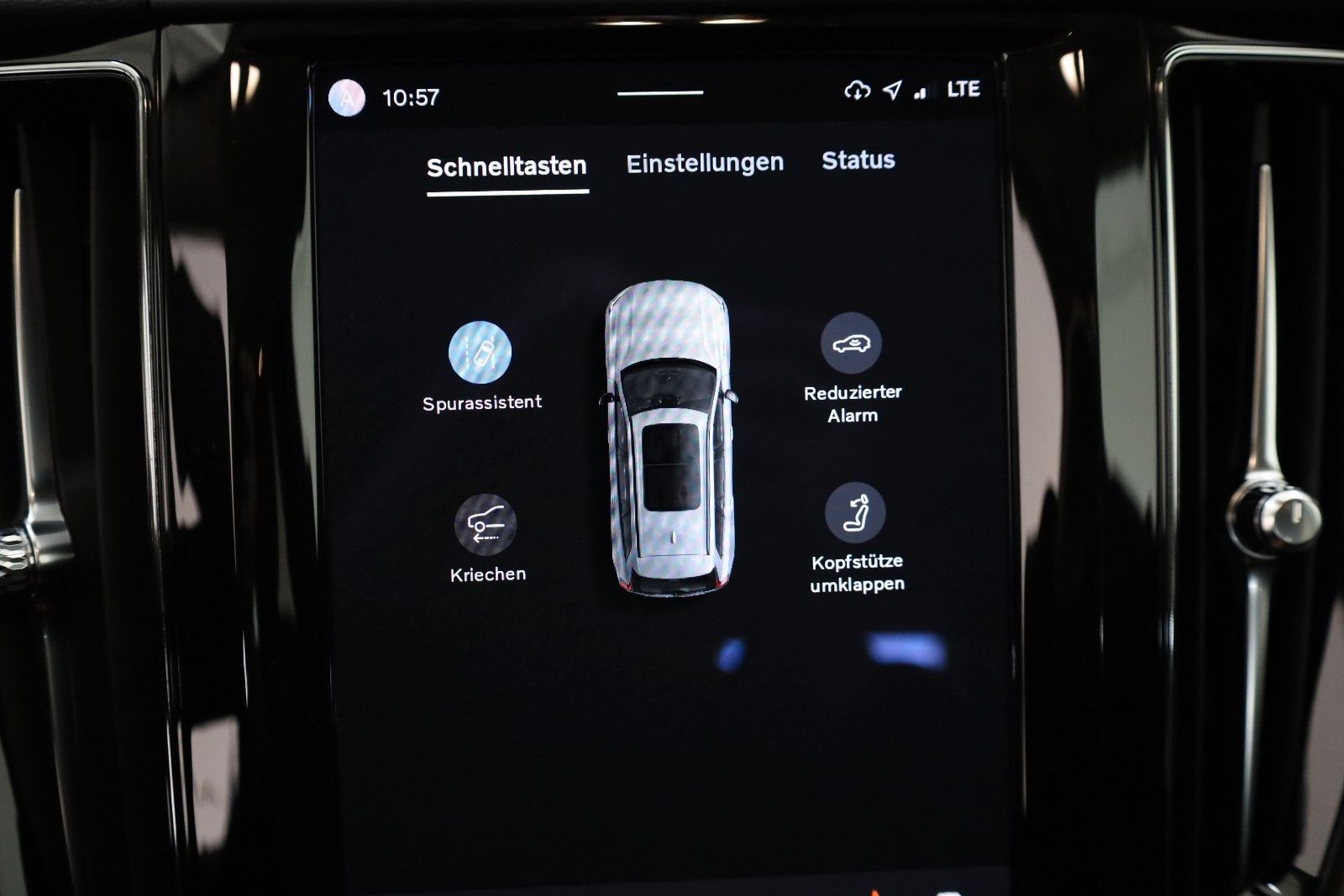 Fahrzeugabbildung Volvo XC60 T6 Recharge  AWD Leder,Navi,LED,Auto Pilot
