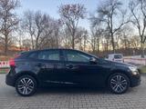 Volvo V40 T2 - Momentum Black Edition
