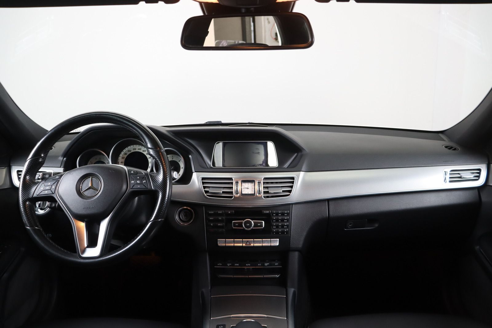 Fahrzeugabbildung Mercedes-Benz E 200 BlueTEC * LED * Navi * HU 03.2028 Avantgar
